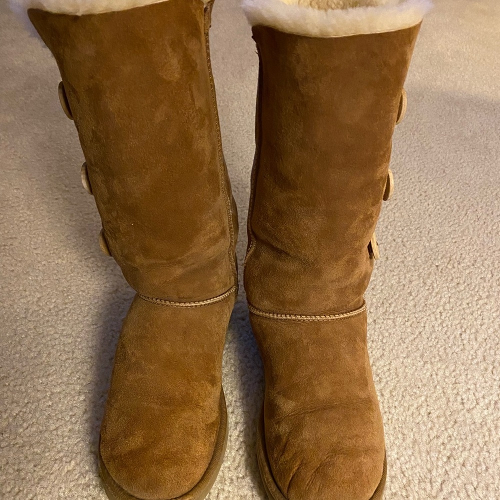 Ugg Women’s Bailey Button Boots size 9 - Picture 4 of 7